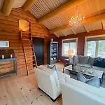 Log With Modern Style Near Vardefjell 度假居 *