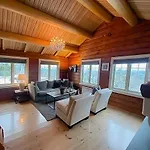 Log With Modern Style Near Vardefjell 度假居