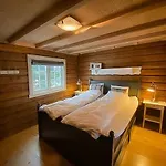 Log With Modern Style Near Vardefjell 度假居 Etnedal